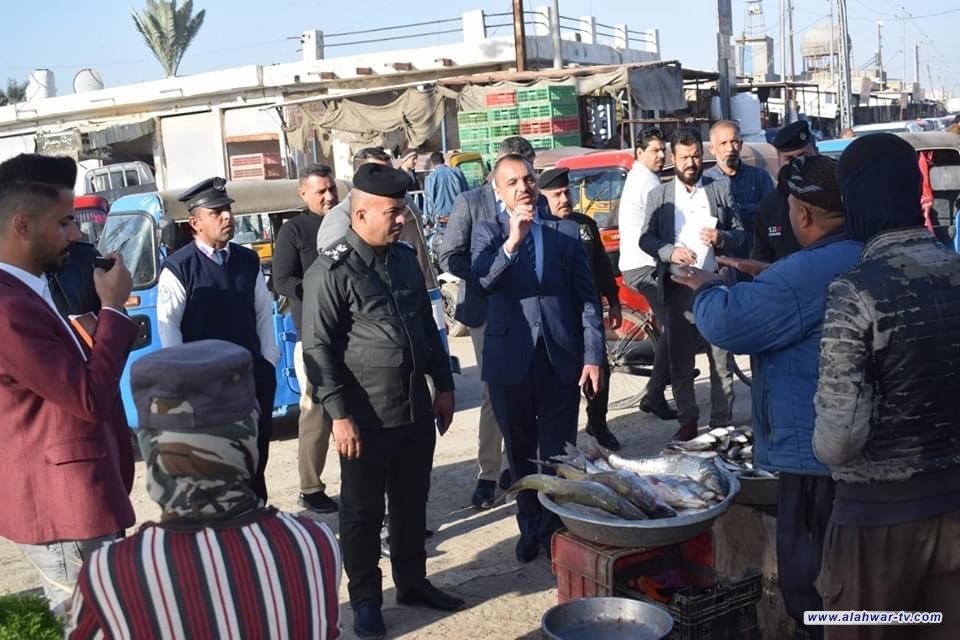شرطة ذي قار تنفذ حملة واسعة لرفع التجاوزات داخل الاسواق التجارية في قضاء الدواية .