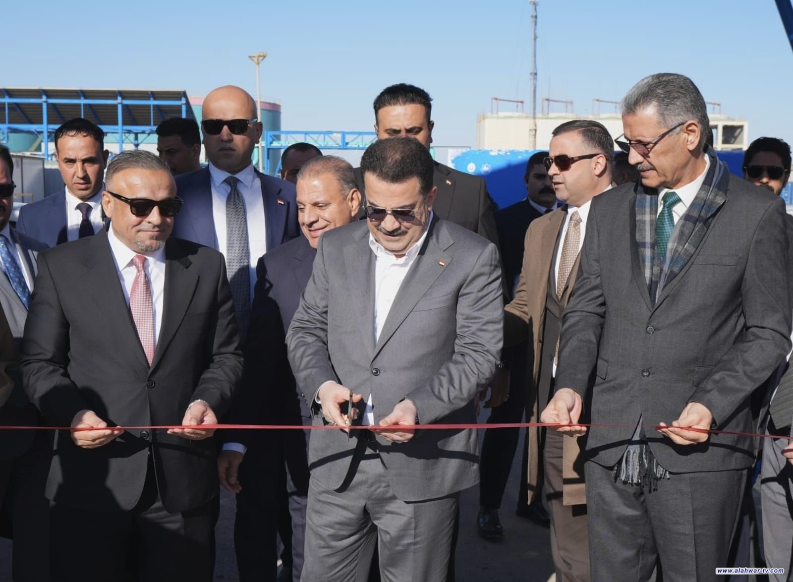 رئيس الوزراء يفتتح وحدات تحسين البنزين وتحلية الغازات والمياه الصناعية في مصفى الشمال
