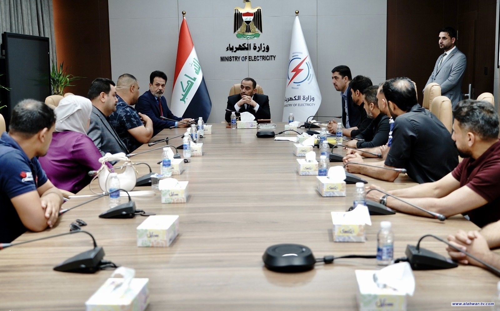 وزير الكهرباء يصدر توجيها حول تثبيت موظفي العقود على الملاك الدائم