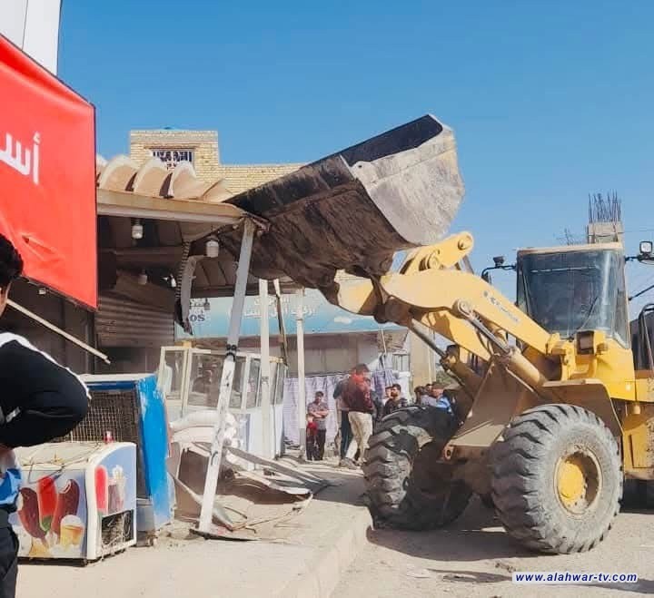 بالصور: إزالة التجاوزات المعرقلة لإنشاء مشروع مجسر المنصورية في الناصرية وطريق يا حسين في مرحلته الثانية