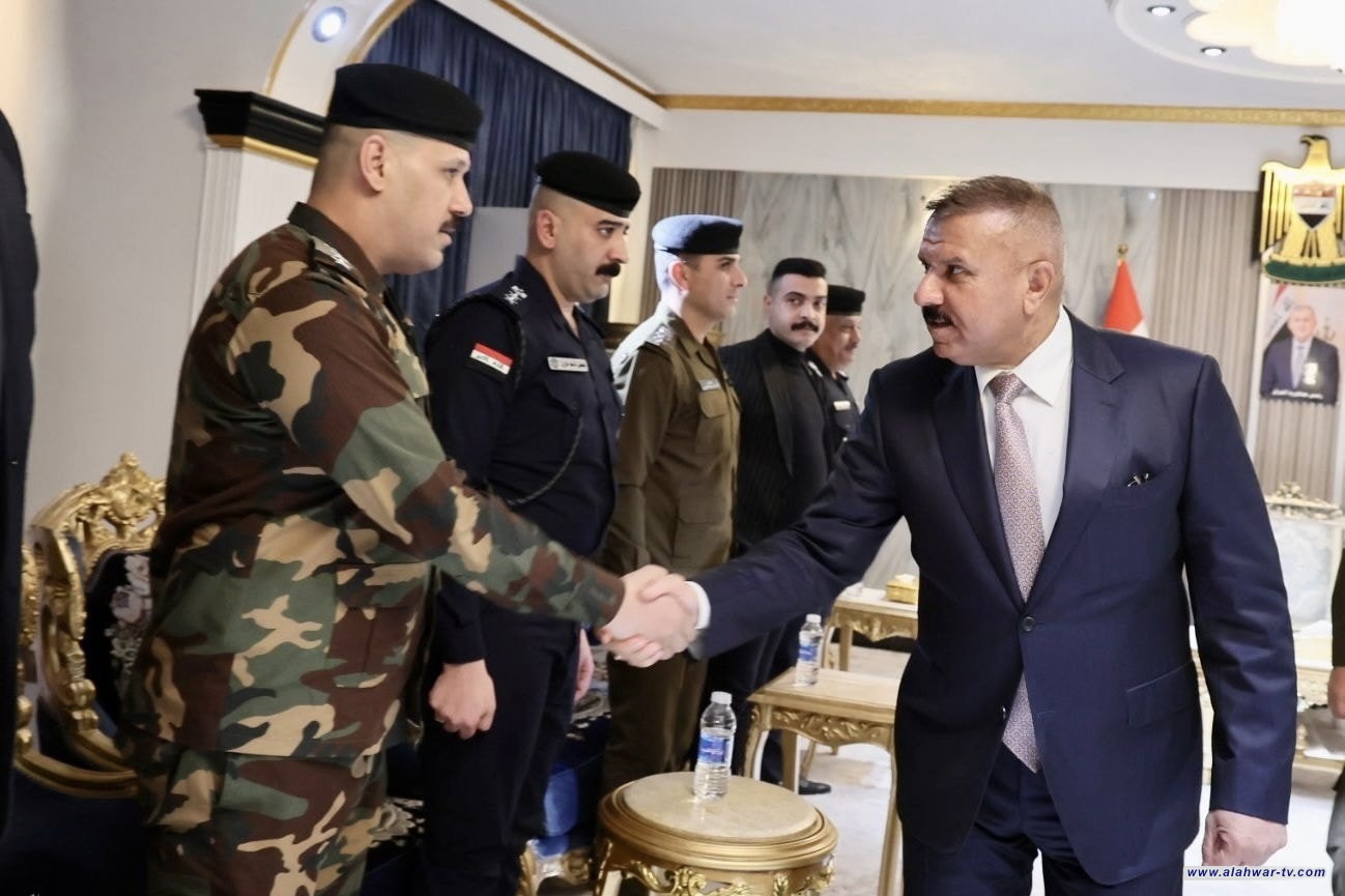 الشمري يكرم فريقاً أمنياً ألقى القبض على متهم بالسطو على صيرفة ببغداد
