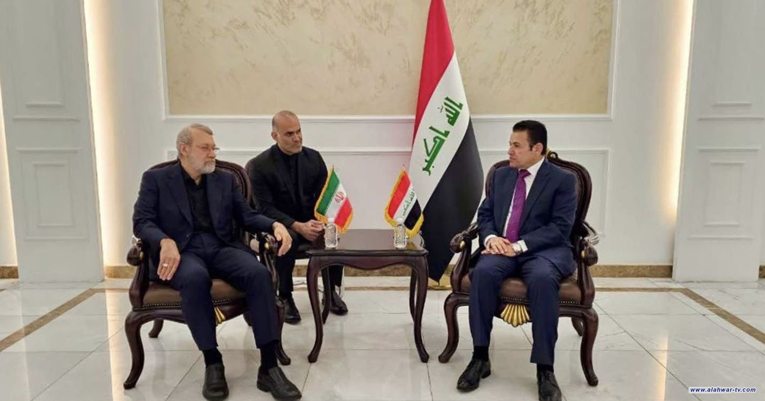 الأعرجي ولاريجاني يؤكدان على منع أي محاولات تسلل لمجموعات إرهابية بين البلدين