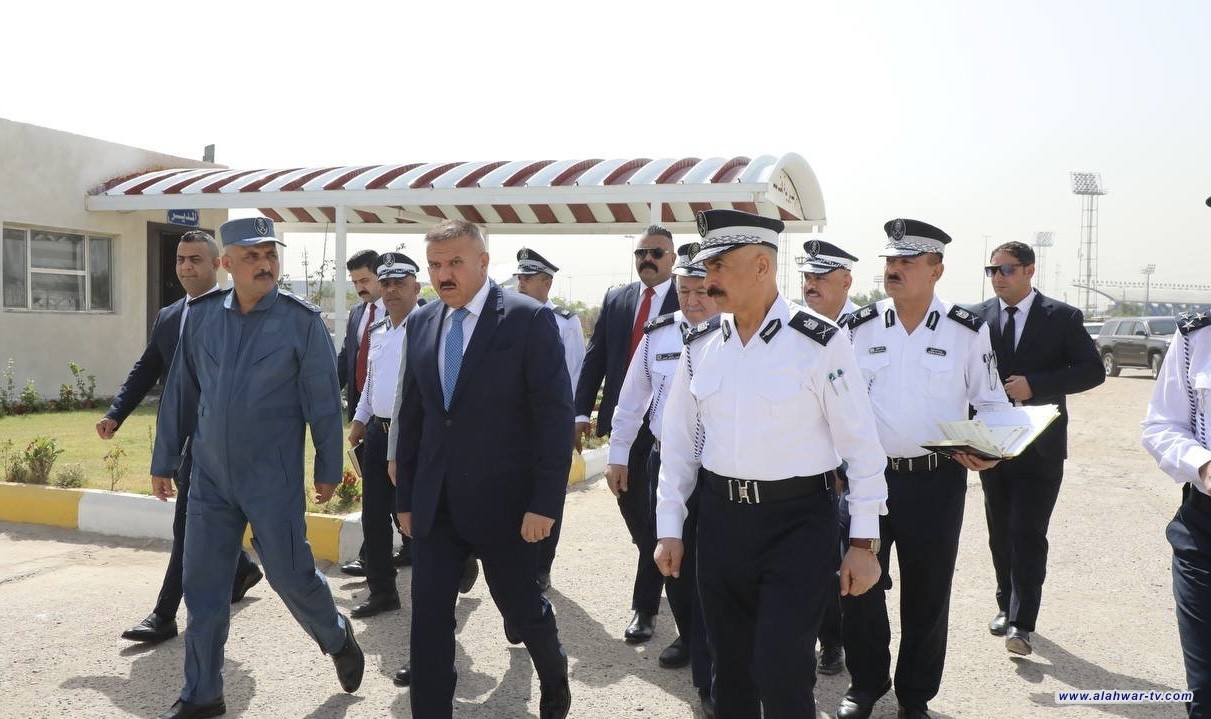 وزير الداخلية يزور معمل اللوحات المرورية ويطلع على آلية عمله