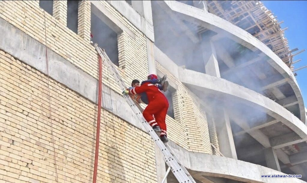 دفاع مدني ذي قار ينفذ تجربة ميدانية لإطفاء وإنقاذ في بناية متعددة الطوابق