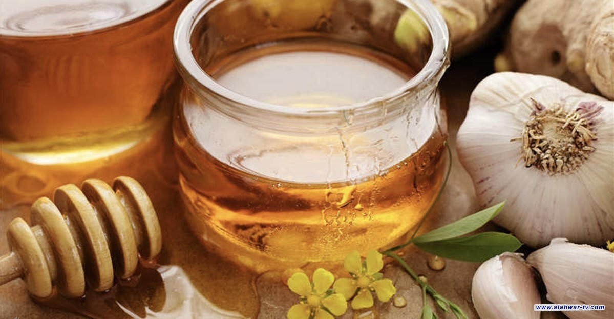 العسل والثوم.. وصفة قديمة تعود بوعود صحية جديدة