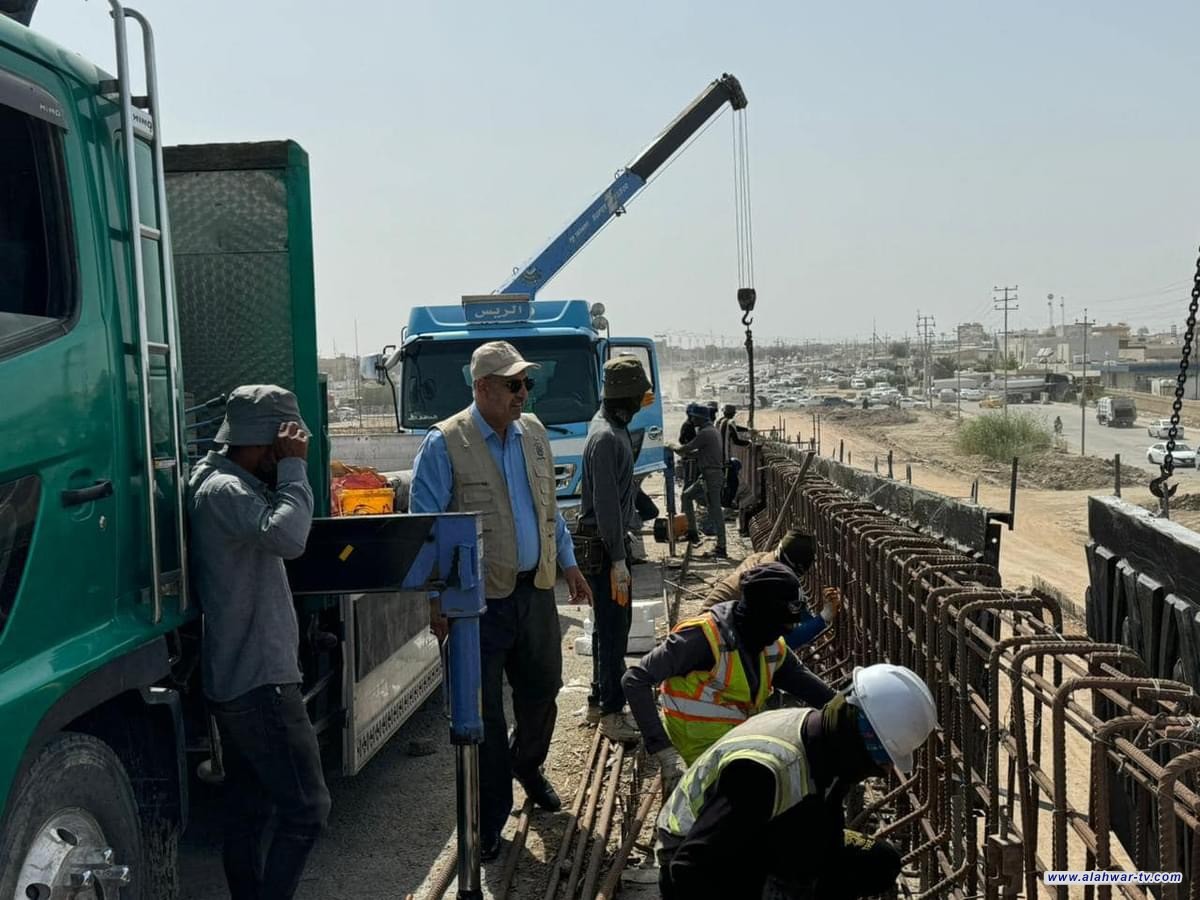 المعاون الفني لمحافظ ذي قار المهندس دعدوش يواصل متابعة أعمال مجسر الإسكان الصناعي.