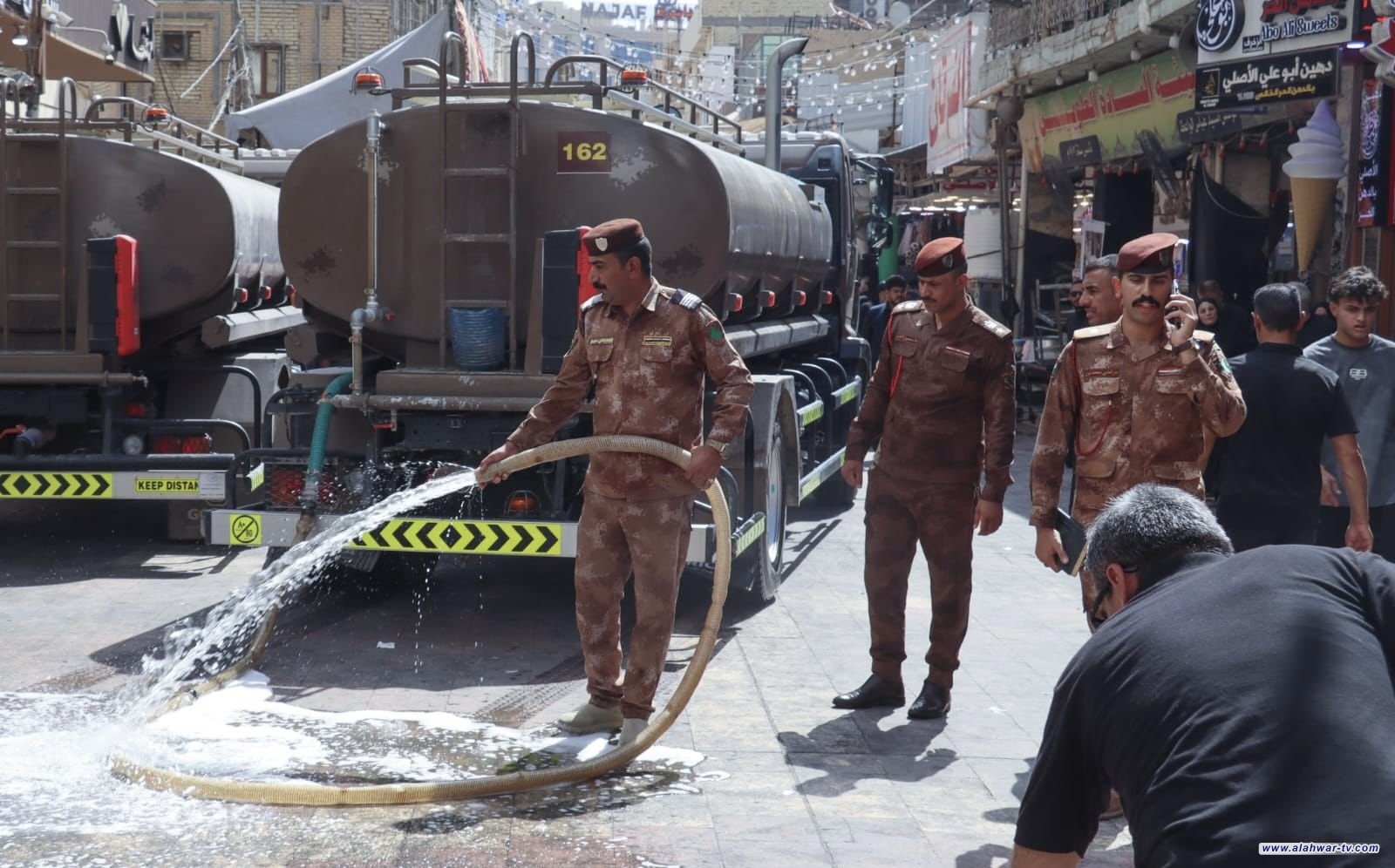 قوات الحدود تنفذ حملة تنظيف في النجف الأشرف بعد انتهاء الزيارة الأربعينية