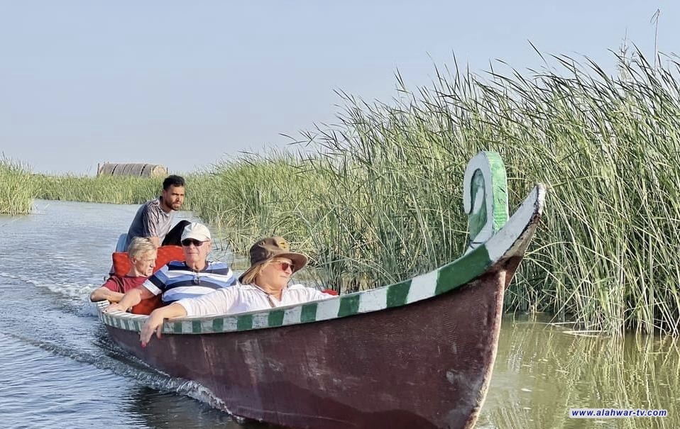 وفد صربي يجري جولة سياحية في أهوار ذي قار