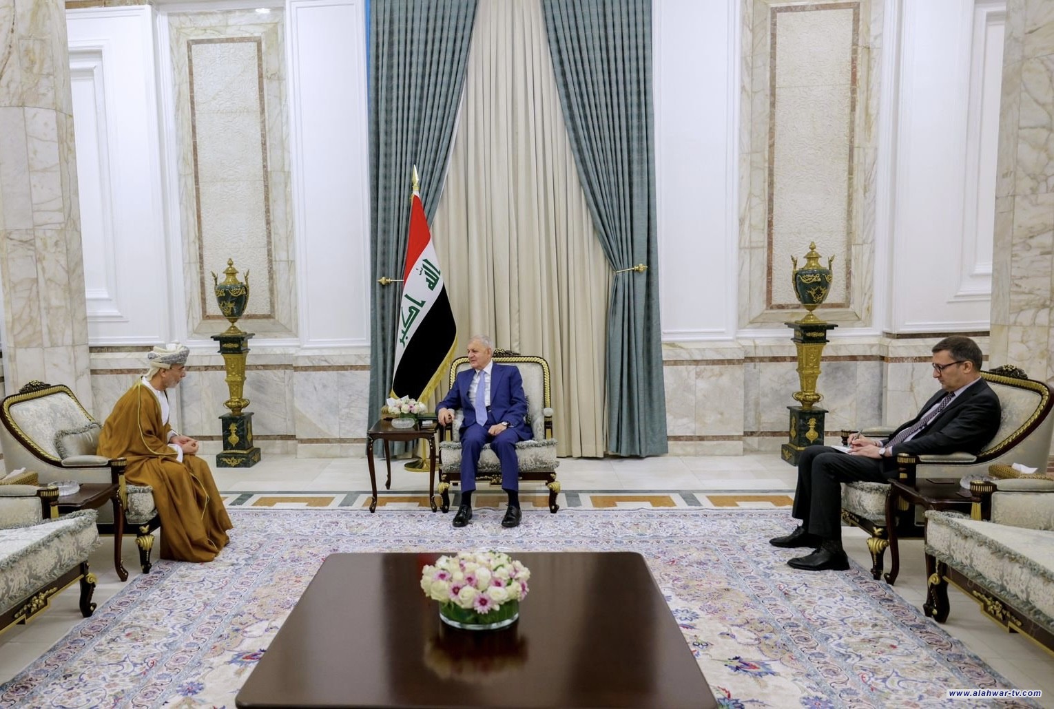 رئيس الجمهورية يؤكد أهمية رفع مستويات التعاون بين العراق وسلطنة عمان
