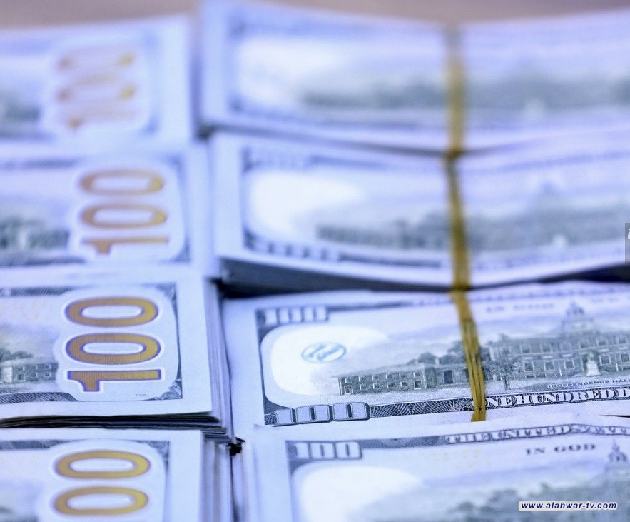 مستشار حكومي: السياسات الحكومية نجحت بتقليص الفجوة بين سعري الدولار الرسمي والموازي