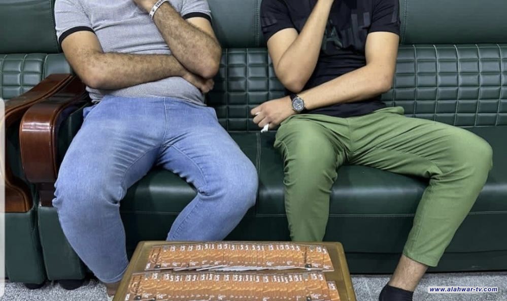 القبض على مسافرين بحوزتهما 97 من بطاقات {فيزا، ماستر كارد} معدة للتهريب