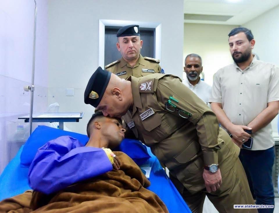 قائد شرطة ذي قار يتابع الحالة الصحية لمنتسبين أصيبوا أثناء تنفيذ واجب أمني