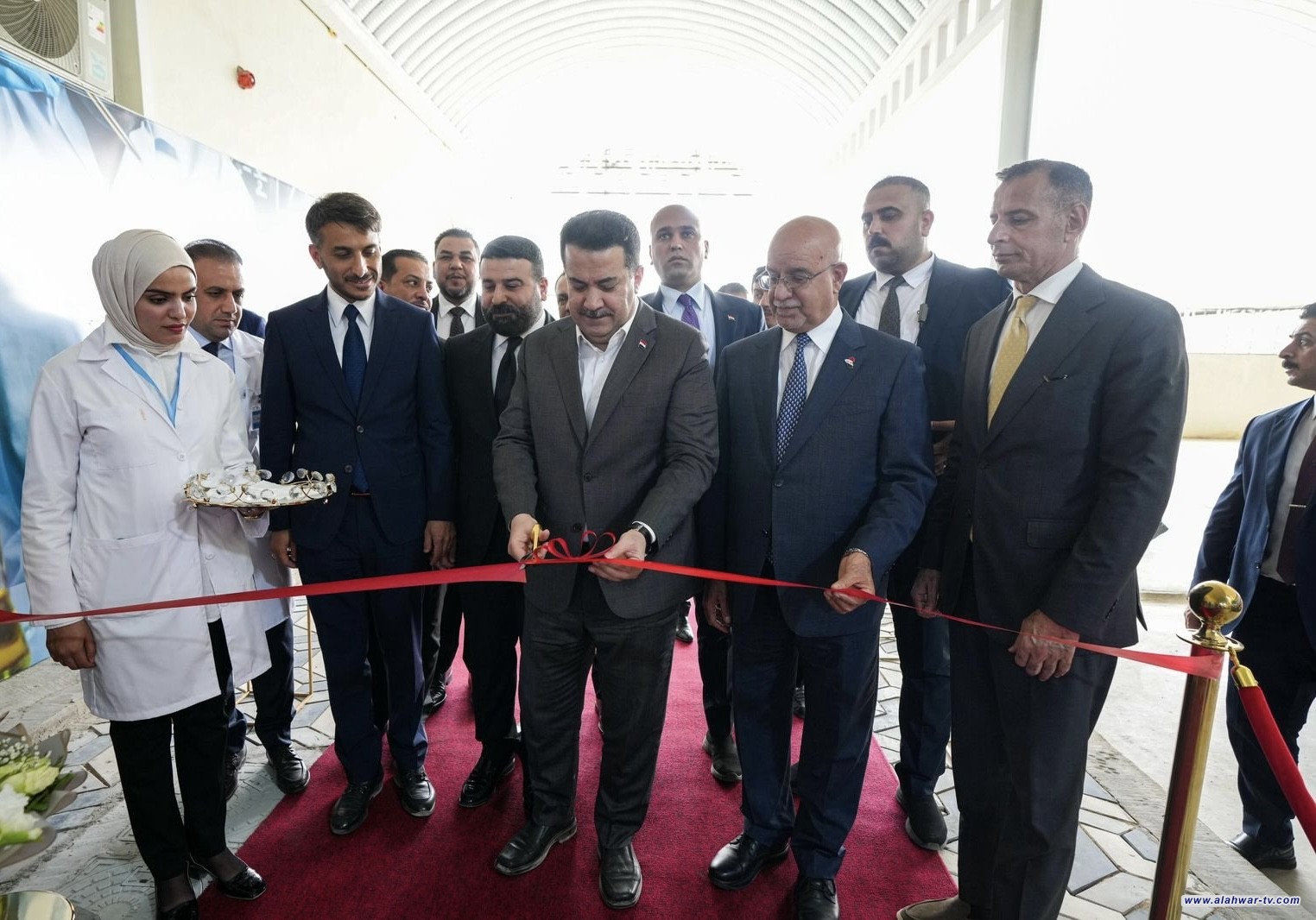 رئيس الوزراء يفتتح مختبر الرقابة والبحوث الدوائية في محافظة النجف الأشرف