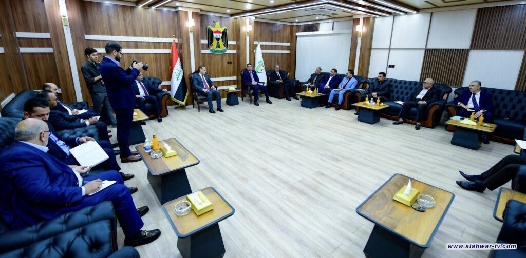 محافظ ذي قار يستقبل وفدا حكوميا وتربويا رفيع المستوى