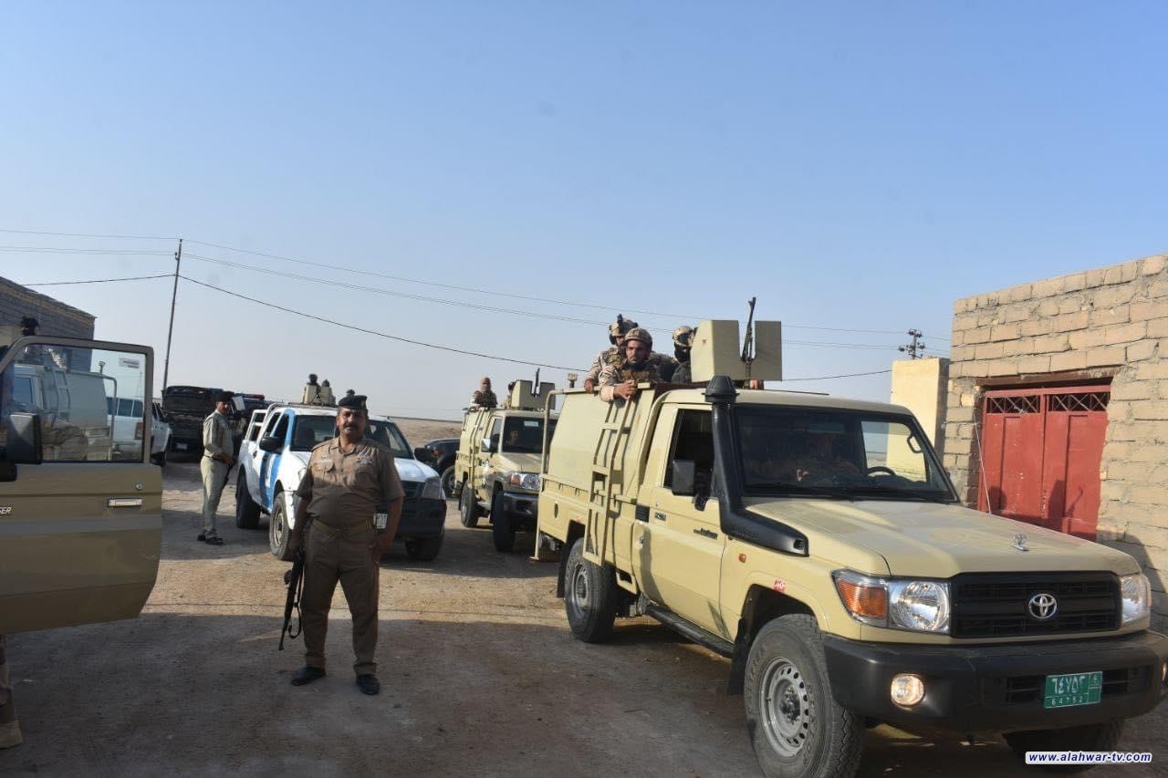 قوة امنية مشتركة تنفذ واجباً أمنياً وتلقي القبض على متهمين 2 غرب مدينة الناصرية .