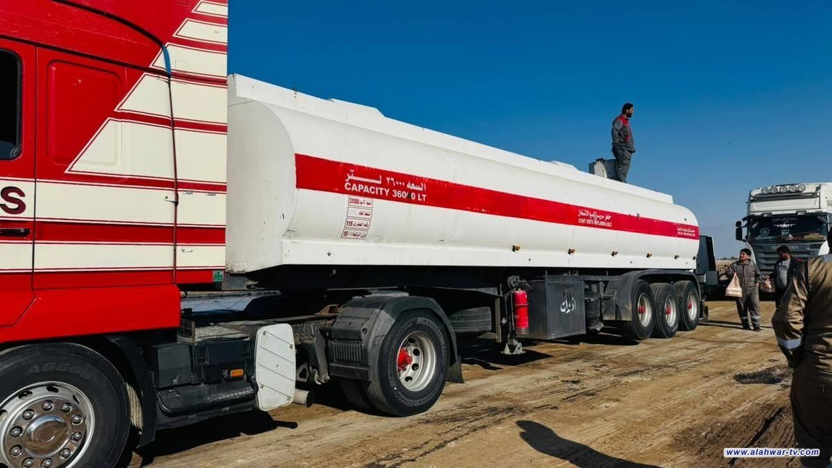 بيئة ذي قار تشرف على نقل مخلفات نفطية من حقل الغراف