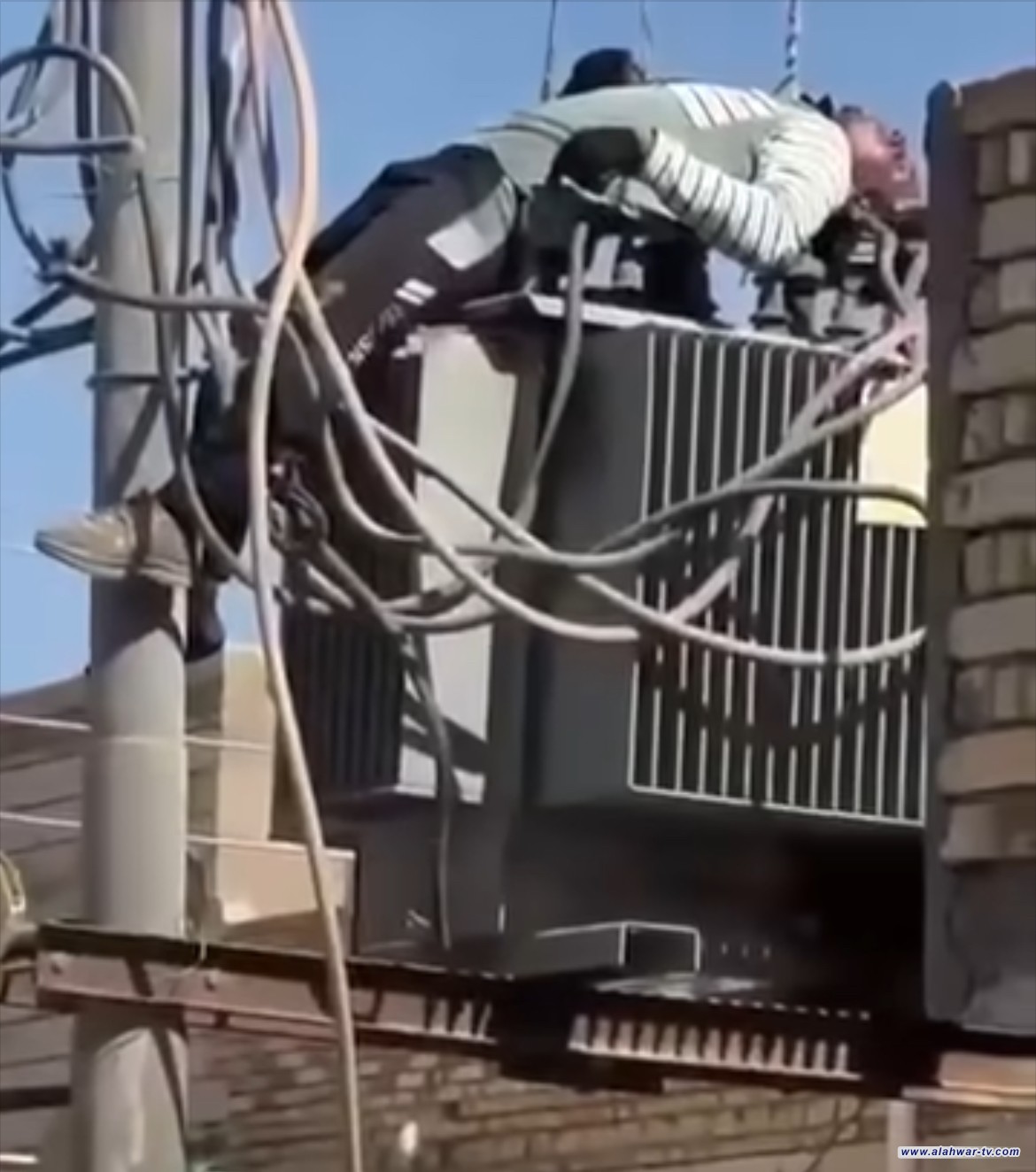 الفريق الوزاري: المتوفى في حادث ذي قار مواطن وليس منتسبا في الكهرباء