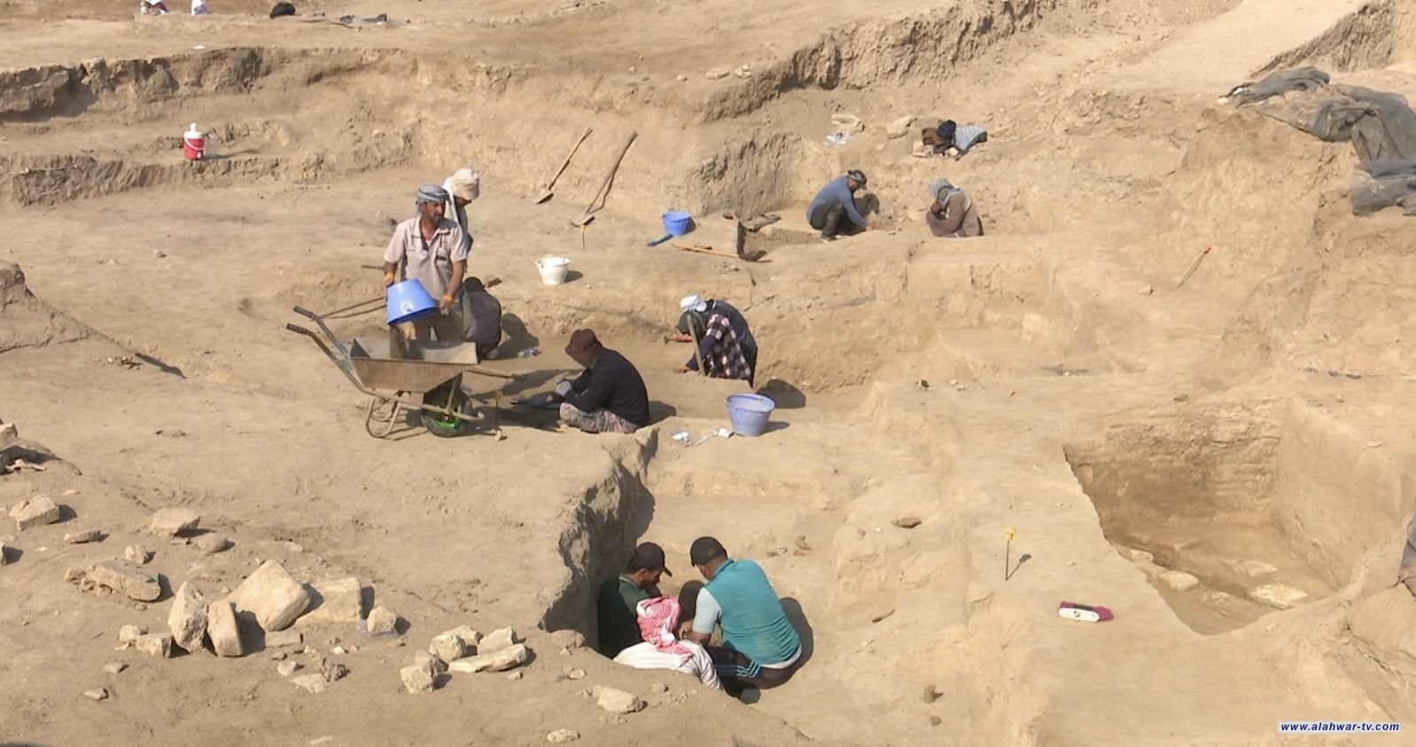 ذي قار: العثور على 1500 قطعة أثرية تعود الى حقب زمنية مختلفة