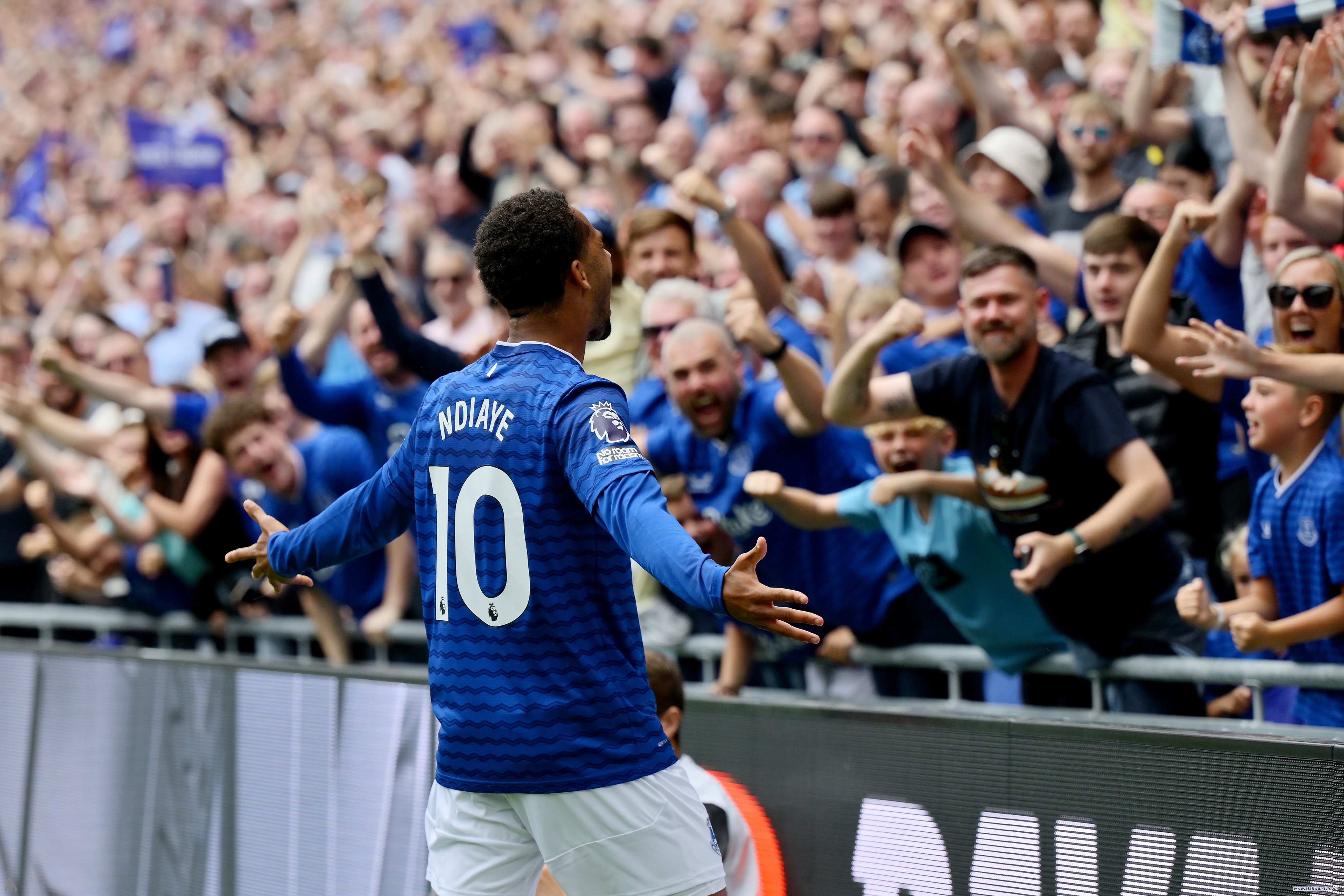 إيفرتون يدشن ملعبه الجديد بثنائية في مرمى برايتون