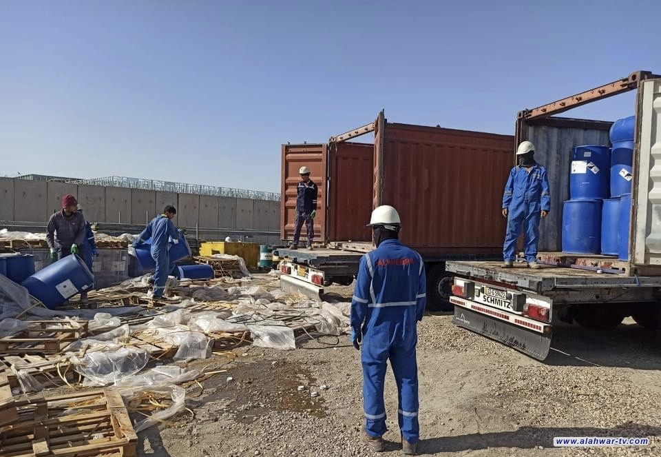 بيئة ذي قار تشرف على نقل المخلفات الكيماوية من حقل الغراف النفطي