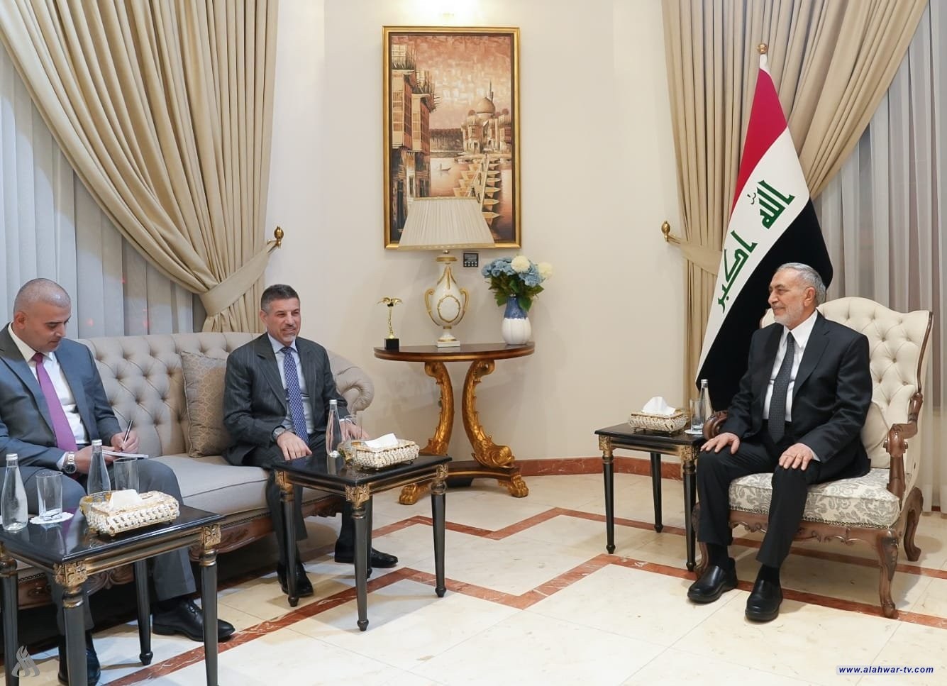 رئيس البرلمان يؤكد أهمية دخول الشركات الأمريكية إلى السوق العراقية