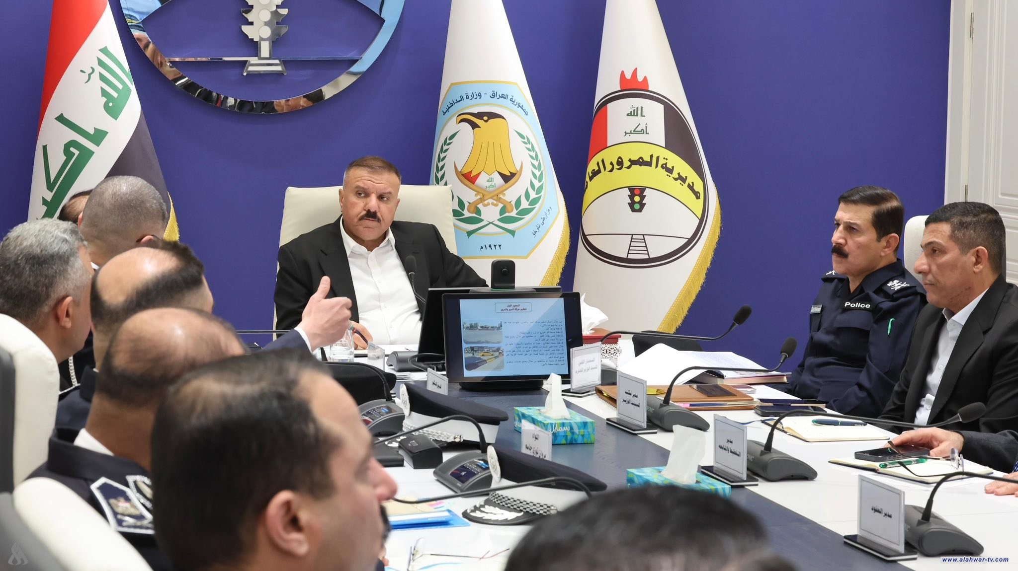 وزير الداخلية يوجه بإنهاء ملف المركبات المسجلة في المشروع الموازي ونقلها إلى الوطني