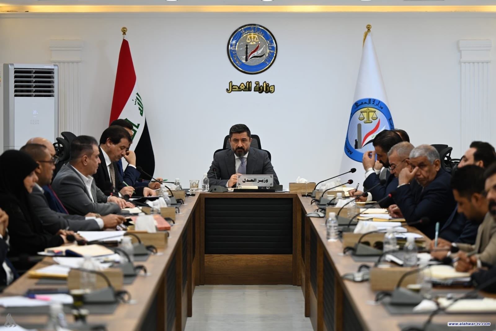 وزير العدل يوجه بتشكيل لجان خاصة لتوفير مستلزمات الدفاع المدني