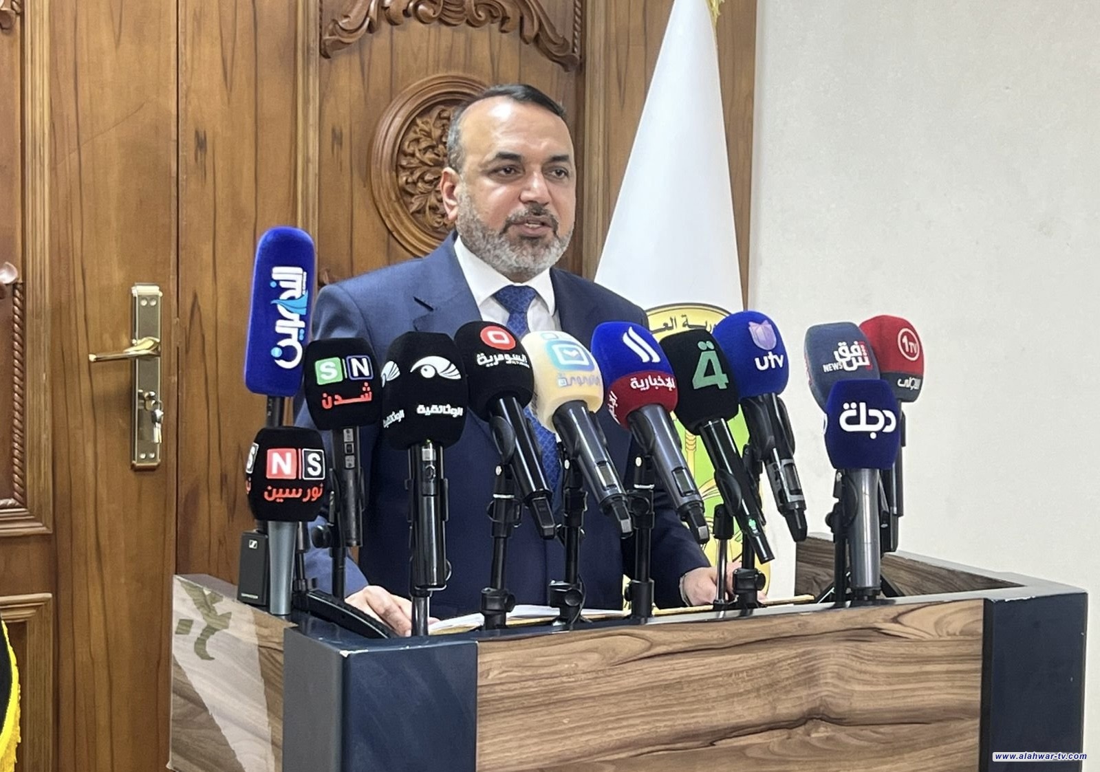 وزير التربية وكالة: وزارة المالية ستبدأ غداً الثلاثاء بصرف الرواتب كاملة دون استقطاع