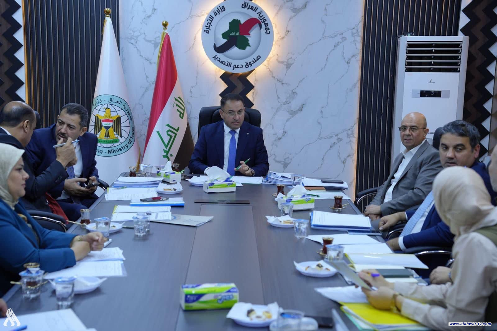 التجارة تدعو أصحاب المخابز والأفران إلى استخدام الطحين الصفر المحلي