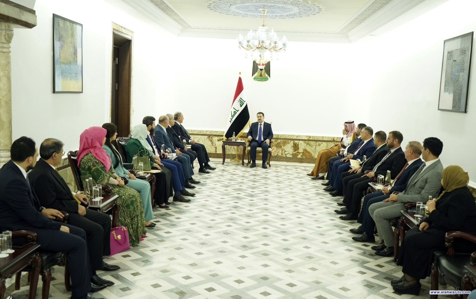 رئيس الوزراء: محاربة الفساد وتقديم الخدمات يحظيان بأهمية قصوى