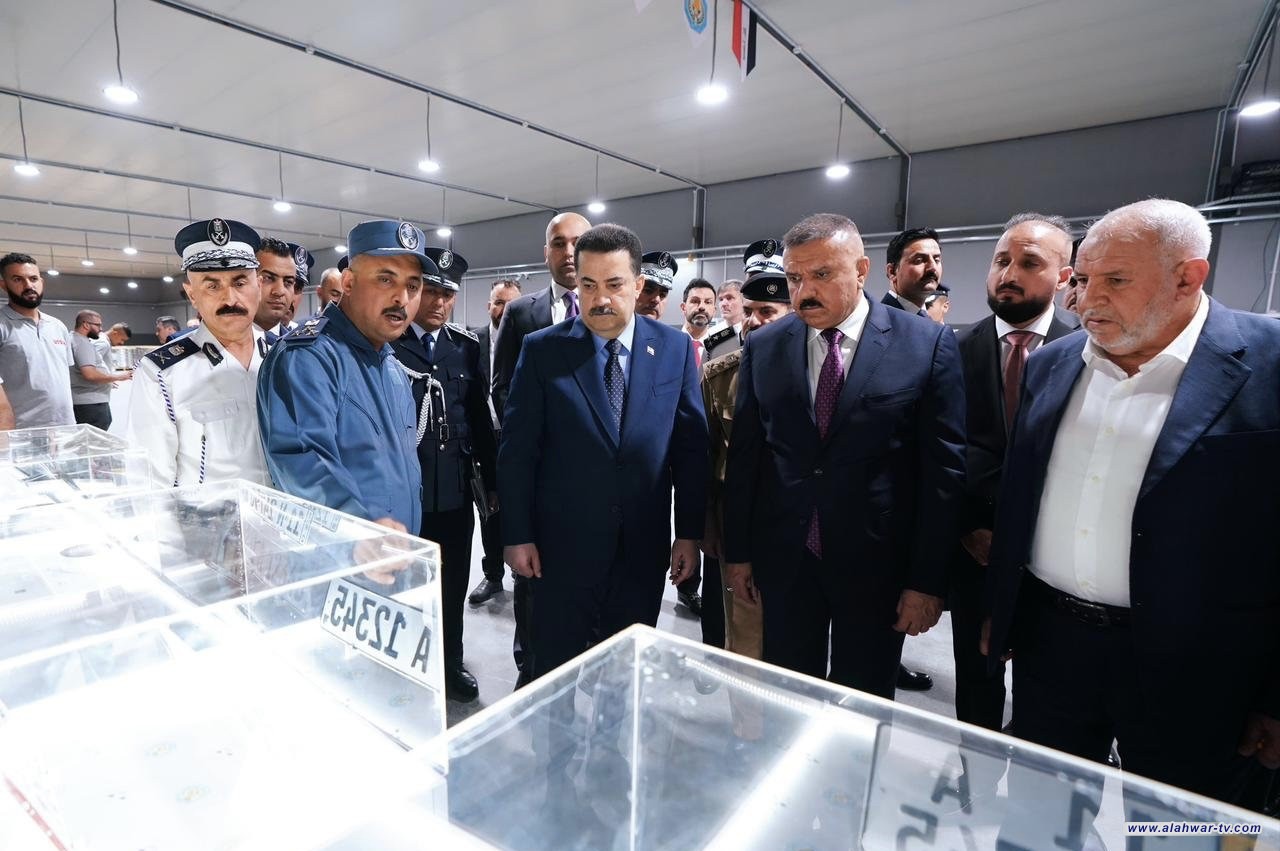 رئيس الوزراء يؤكد أهمية معمل تصنيع اللوحات المرورية