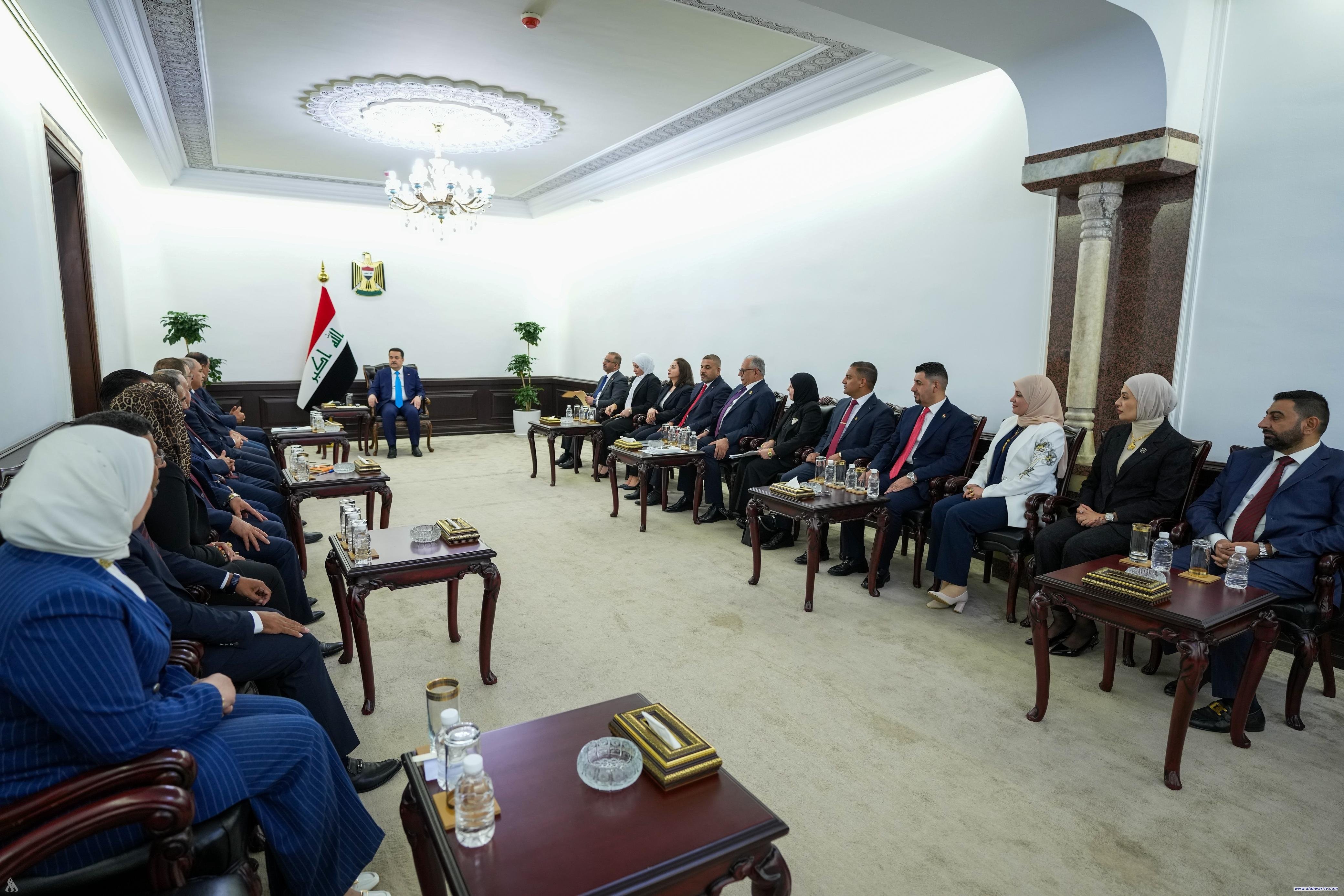 رئيس الوزراء يؤكد مواصلة الدعم الحكومي للنقابات المهنية والقطاعية في العراق