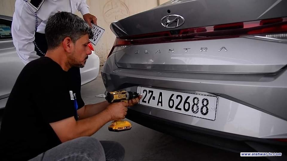 مرور ذي قار تباشر بتثبيت اللوحات الدولية الجديدة: تتيح القيادة خارج  البلاد