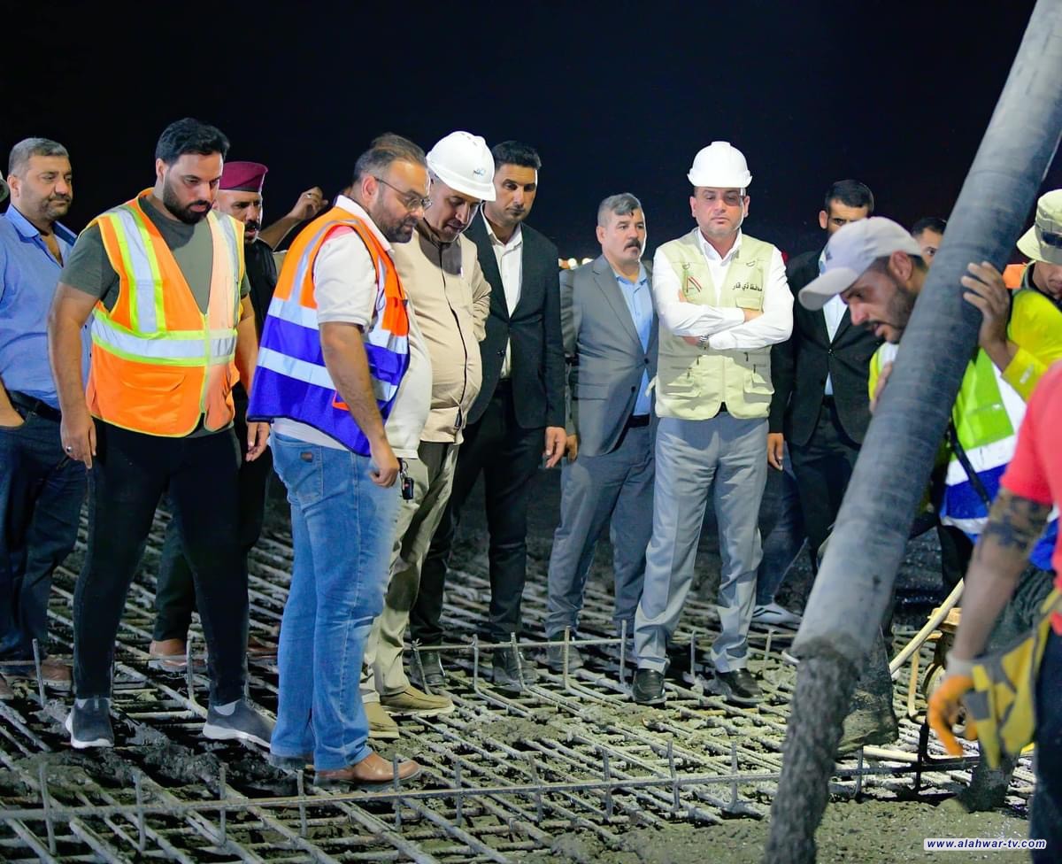 محافظ ذي قار يشرف ميدانيا على صب المقطع الاخير من مجسر الاسكان
