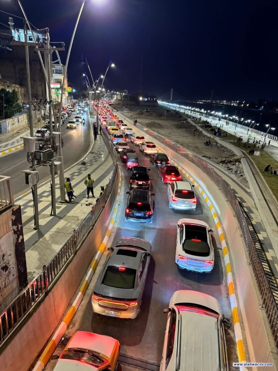 بالصور . بعد اغلاق جسر الزيتون ازدحام كبير في الناصرية