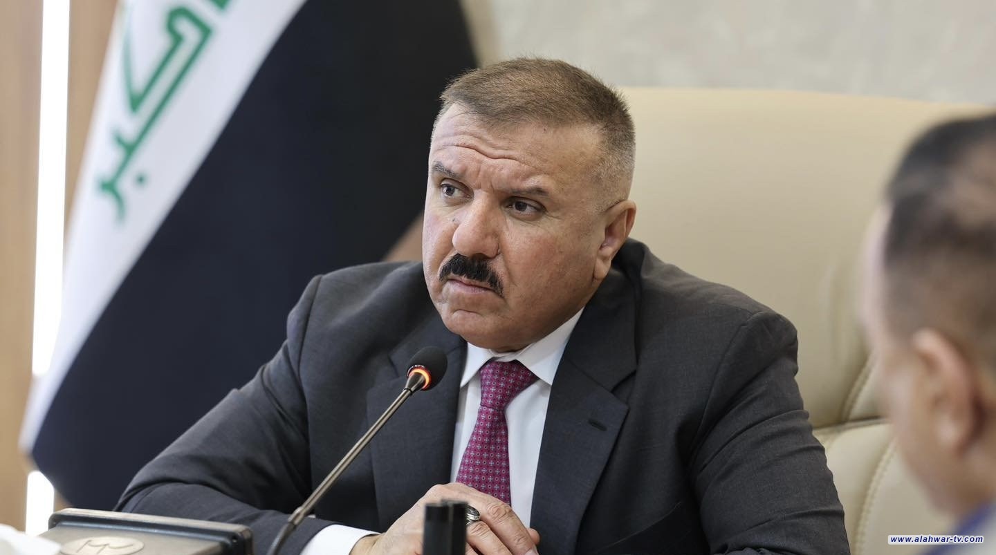 وزير الداخلية يشدد على أهمية ضبط الأسلحة غير المرخصة وتسهيل تسجيلها للمواطنين