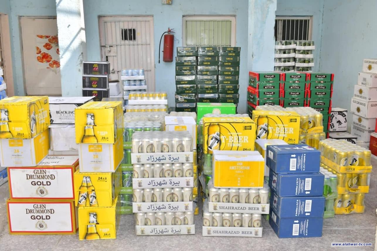 قوة مشتركة تضبط كمية من المشروبات الكحولية وتلقي القبض على متهمين اثنين  .