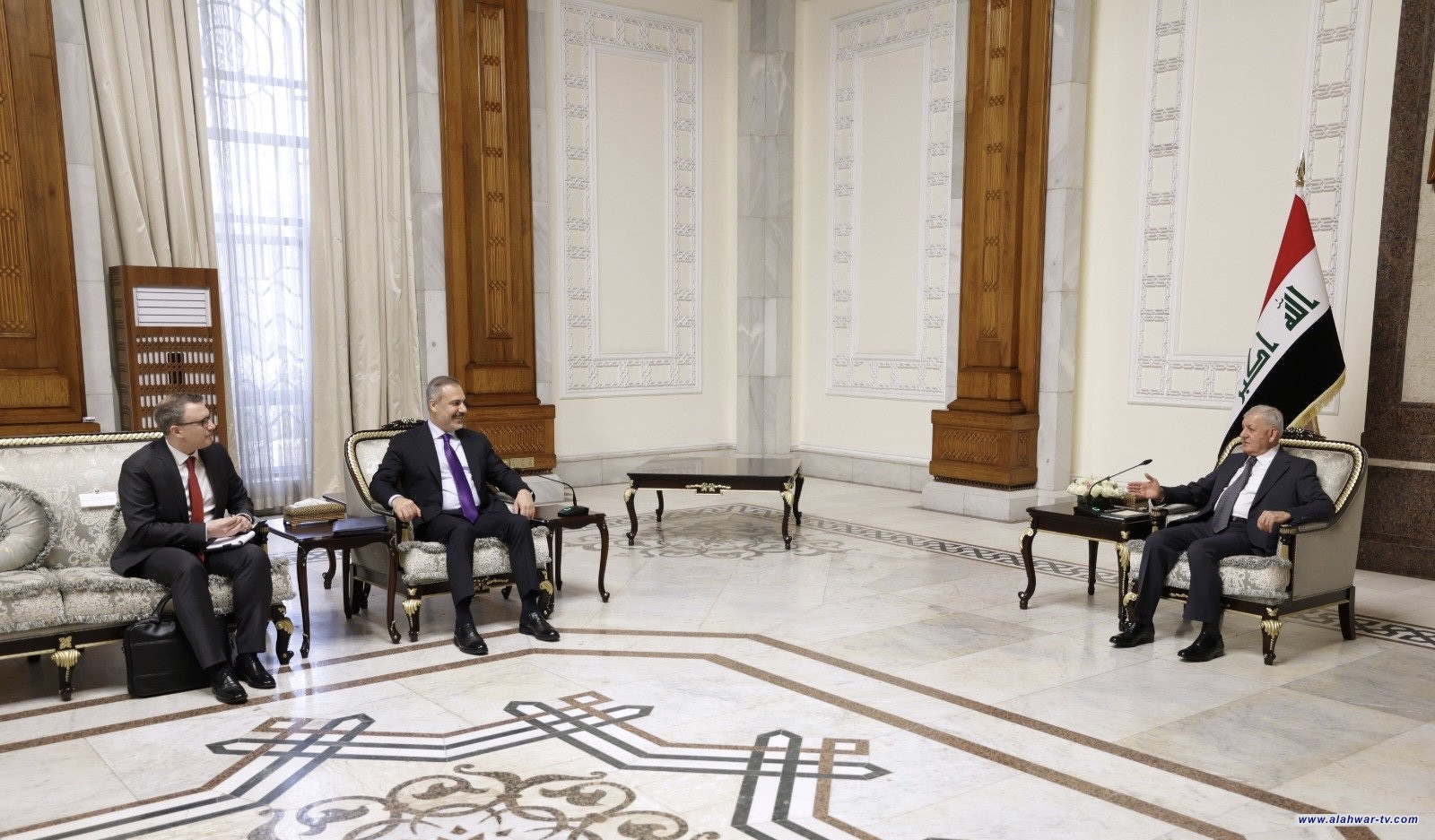 رئيس الجمهورية يؤكد رفض العراق لأي تدخلات تمس أراضيه