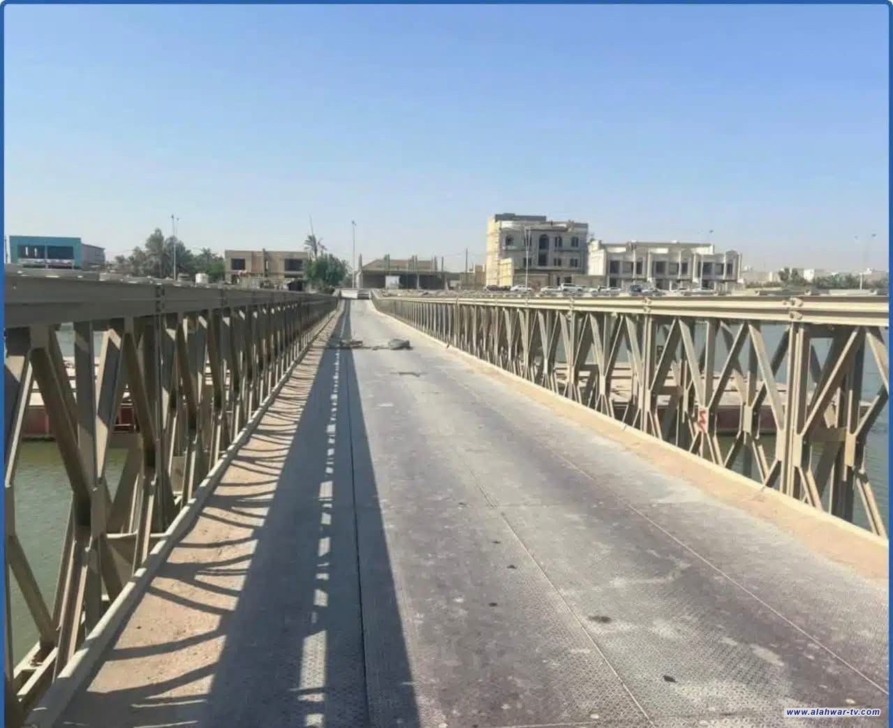 جسور ذي قار : بدء أعمال نقل الجسر العائم إلى موقعه الجديد قرب جامعة ذي قار