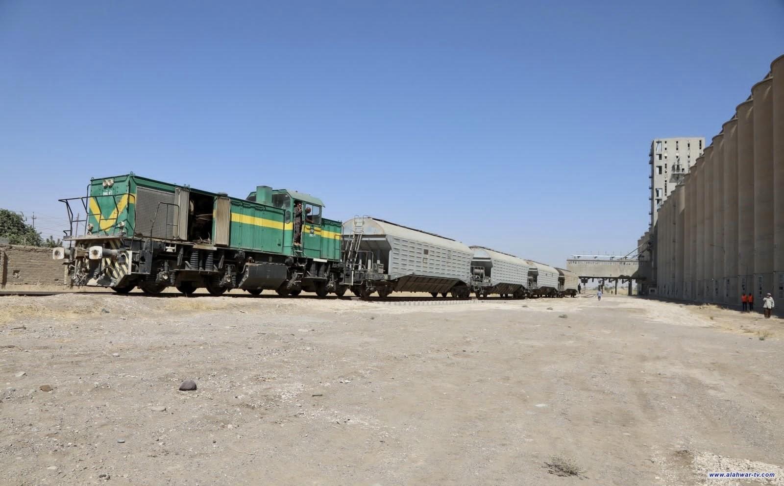 وزير التجارة يعلن وصول أول قطار محمل بالحنطة الأسترالية إلى الشرقاط