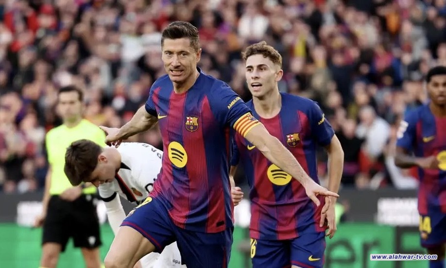 ليفاندوفسكي يقترب من قائمة أساطير برشلونة العشر