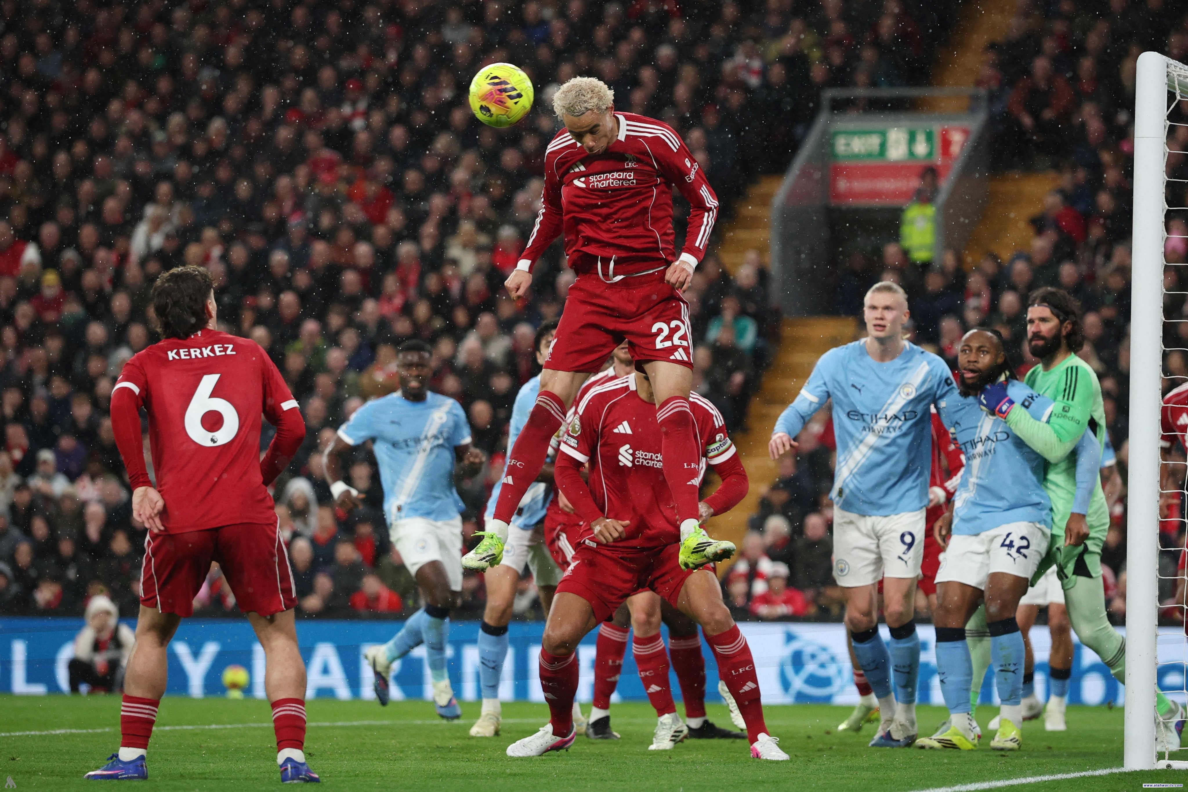 مانشستر سيتي يتغلب على ليفربول بثنائية في الدوري الإنجليزي