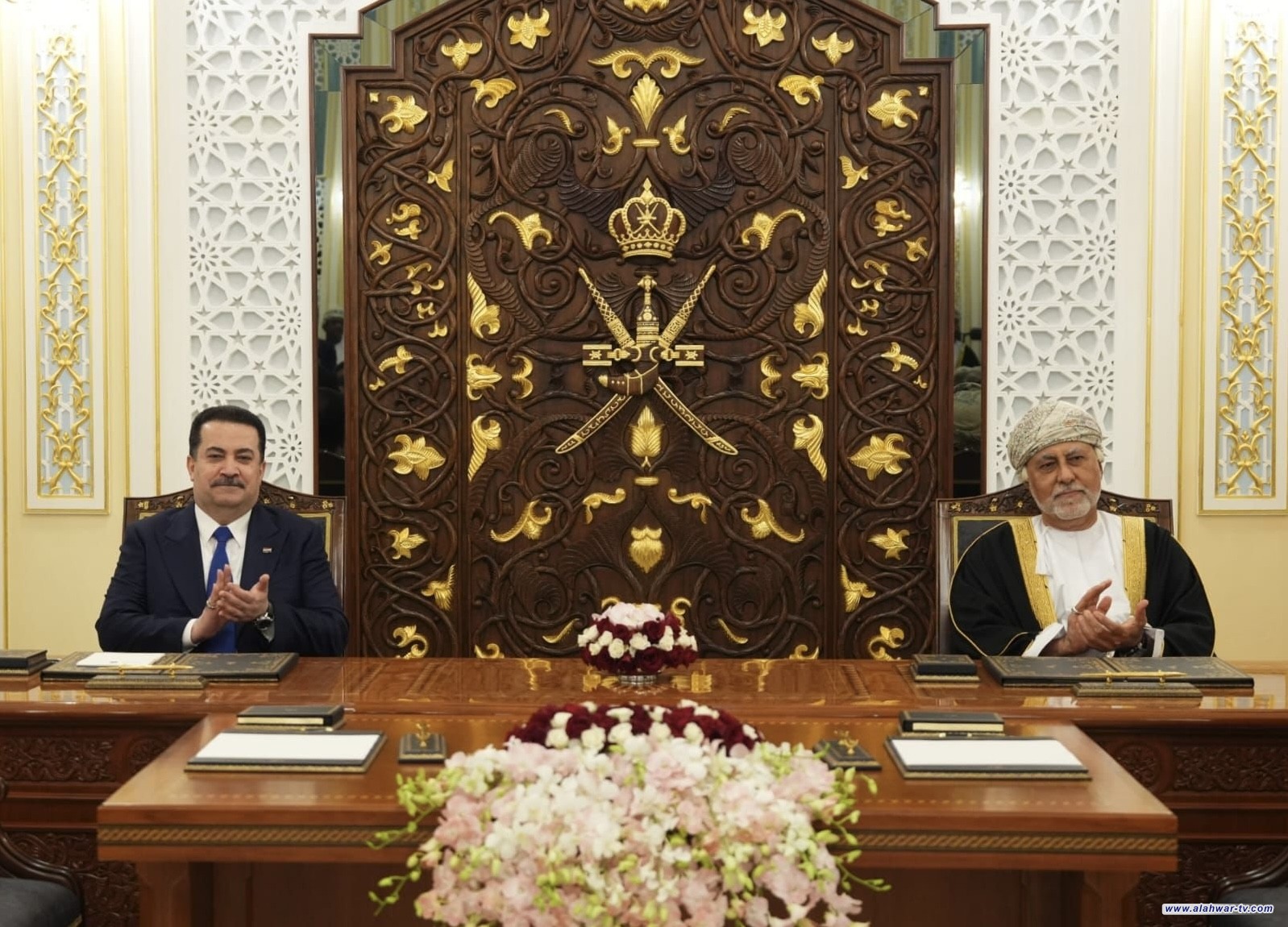 رئيس الوزراء ونائب رئيس الوزراء العماني يرعيان مراسم توقيع اتفاقيتين و 24 مذكرة تفاهم