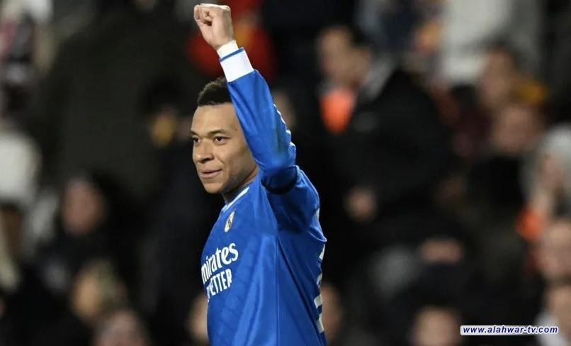 مبابي يلامس إنجاز ميسي مع برشلونة