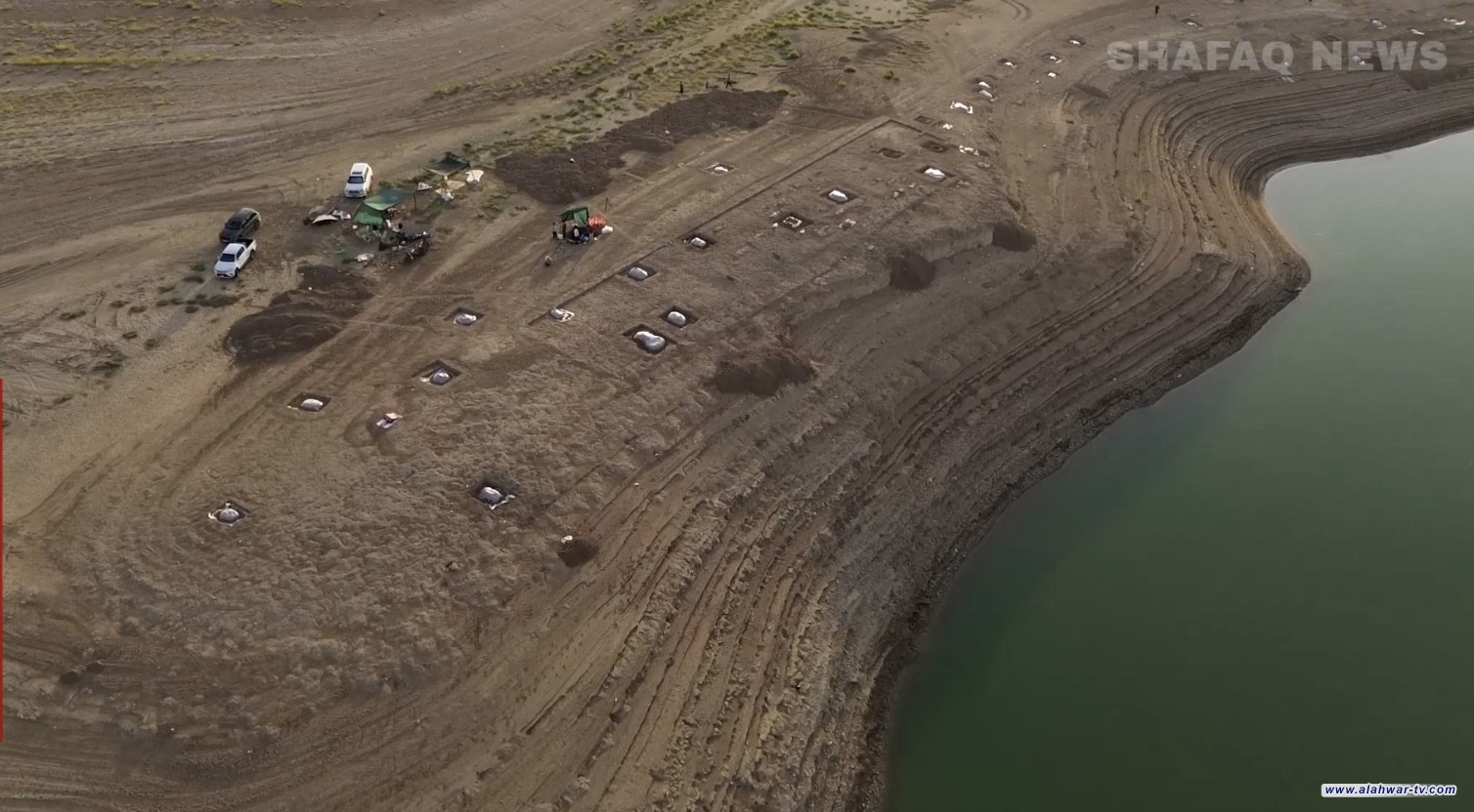 40 قبراً وقصص منسية.. الجفاف يظهر مواقع وآثار في بحيرة سد الموصل