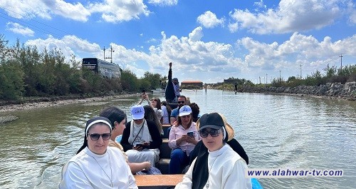 الأهوار تتحول إلى مساحة عرض فني مفتوحة يوثقها كتاب استغرق إعداده 10 سنوات