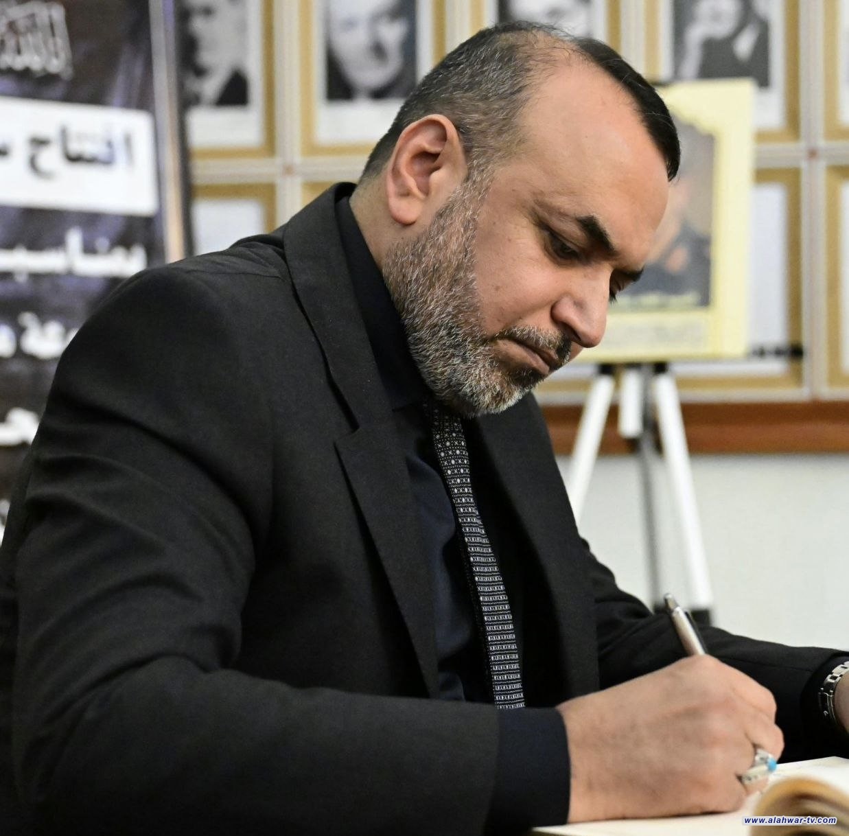 وزير العمل يعلن تخصيص وحدات سكنية ضمن خطة دعم الفئات الهشّة