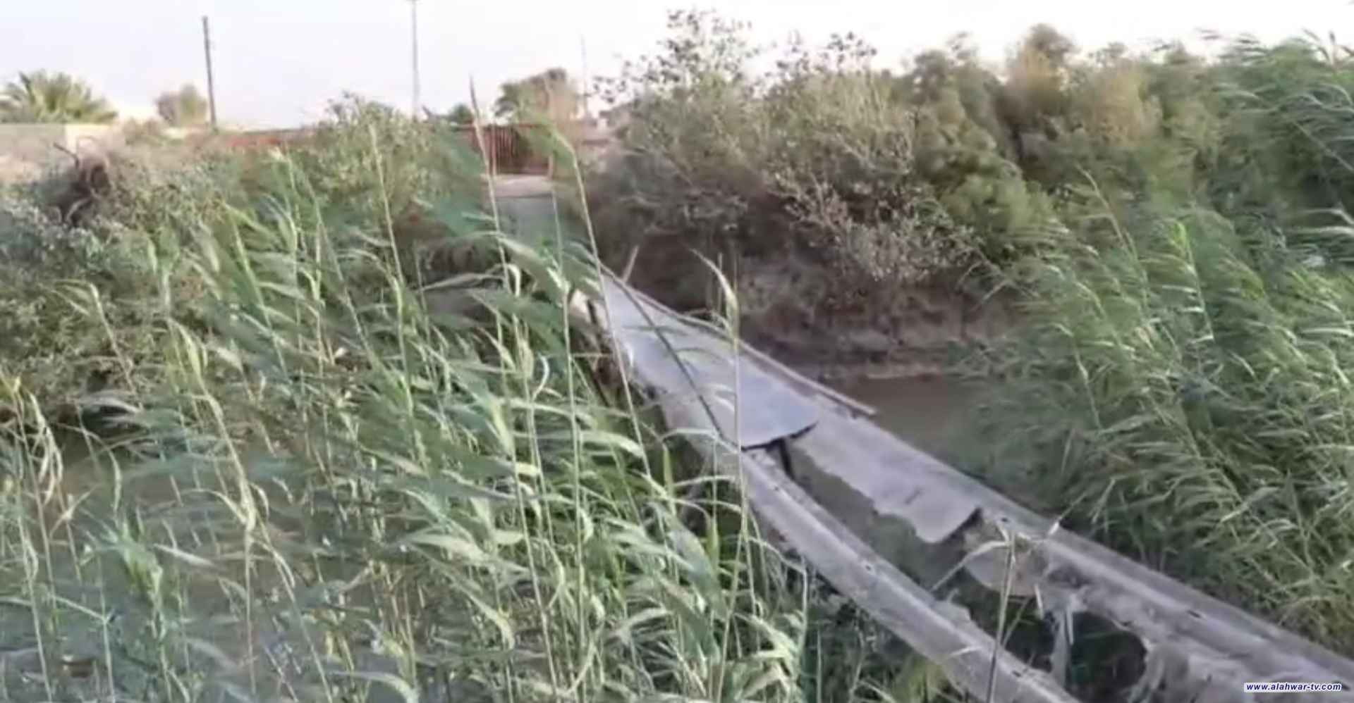 جسر الموت  يهدد حياة أطفال جنوبي العراق وسياسيون يساومون أهلها ببطاقاتهم الانتخابية