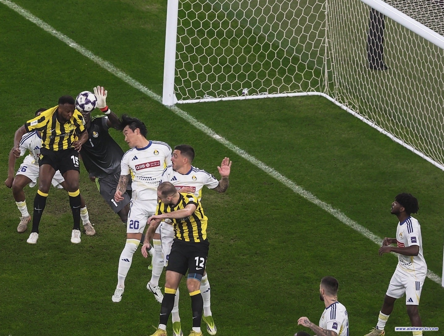 الاتحاد السعودي يمطر شباك الغرافة القطري بسباعية نظيفة