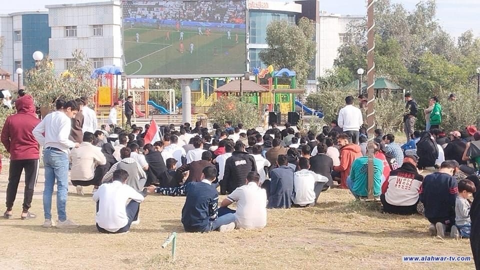 الان : المواطنين يشاهدون مباراة منتخبنا الوطني أمام نظيره الفيتنامي عبر شاشة تلفزيونية في ساحة احمد نوفل وسط الناصرية